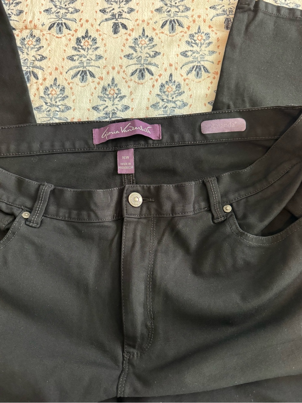 Gloria Vanderbilt Black Slim Woman’s Pants